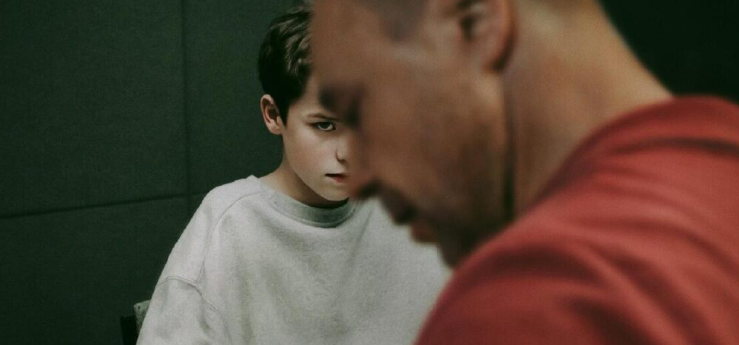 A série "Adolescência" deixa a dúvida: policiar ou educar?